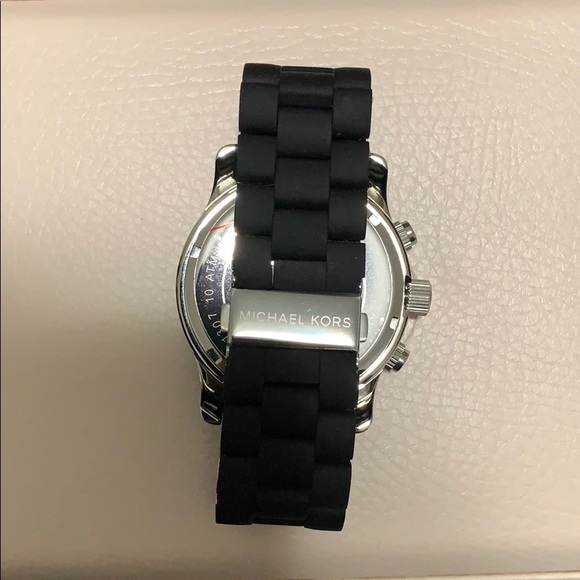 Michael Kors Watch - Picture 3 of 3